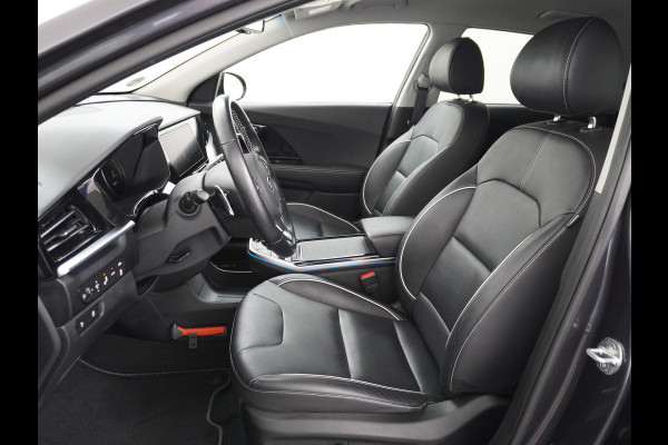 Kia e-Niro 64kWh 204PK Leder ExecutiveLine Adap.Cruise JBL®-Sound Navi Ecc Apple Carplay/Android Auto DAB Stoelverwarming+Ventilatie+Memory Warmtepomp Stuurverwarming Bluetooth Led Lmv Rijstrooksensor Origineel Nederlandse Auto Dealeronderhouden 48.000 nieuw! 1e Eigenaar