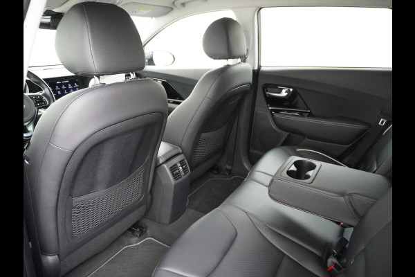 Kia e-Niro 64kWh 204PK Leder ExecutiveLine Adap.Cruise JBL®-Sound Navi Ecc Apple Carplay/Android Auto DAB Stoelverwarming+Ventilatie+Memory Warmtepomp Stuurverwarming Bluetooth Led Lmv Rijstrooksensor Origineel Nederlandse Auto Dealeronderhouden 48.000 nieuw! 1e Eigenaar