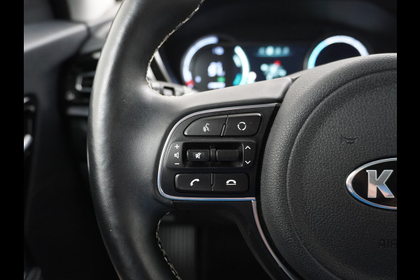 Kia e-Niro 64kWh 204PK Leder ExecutiveLine Adap.Cruise JBL®-Sound Navi Ecc Apple Carplay/Android Auto DAB Stoelverwarming+Ventilatie+Memory Warmtepomp Stuurverwarming Bluetooth Led Lmv Rijstrooksensor Origineel Nederlandse Auto Dealeronderhouden 48.000 nieuw! 1e Eigenaar