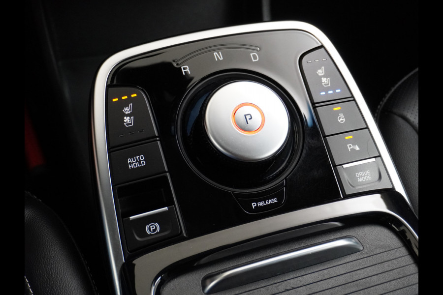 Kia e-Niro 64kWh 204PK Leder ExecutiveLine Adap.Cruise JBL®-Sound Navi Ecc Apple Carplay/Android Auto DAB Stoelverwarming+Ventilatie+Memory Warmtepomp Stuurverwarming Bluetooth Led Lmv Rijstrooksensor Origineel Nederlandse Auto Dealeronderhouden 48.000 nieuw! 1e Eigenaar