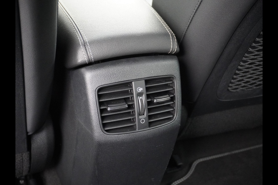 Kia e-Niro 64kWh 204PK Leder ExecutiveLine Adap.Cruise JBL®-Sound Navi Ecc Apple Carplay/Android Auto DAB Stoelverwarming+Ventilatie+Memory Warmtepomp Stuurverwarming Bluetooth Led Lmv Rijstrooksensor Origineel Nederlandse Auto Dealeronderhouden 48.000 nieuw! 1e Eigenaar