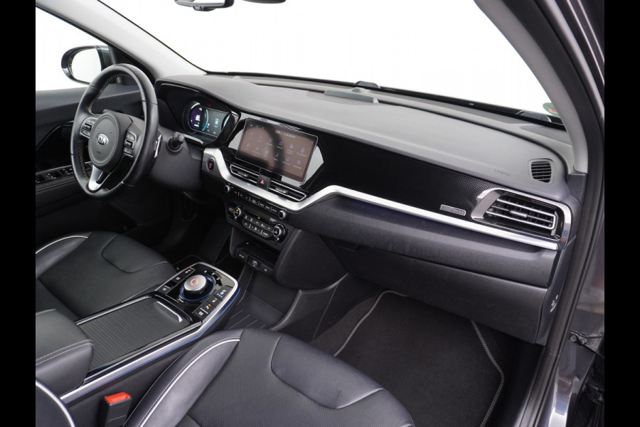 Kia e-Niro 64kWh 204PK Leder ExecutiveLine Adap.Cruise JBL®-Sound Navi Ecc Apple Carplay/Android Auto DAB Stoelverwarming+Ventilatie+Memory Warmtepomp Stuurverwarming Bluetooth Led Lmv Rijstrooksensor Origineel Nederlandse Auto Dealeronderhouden 48.000 nieuw! 1e Eigenaar
