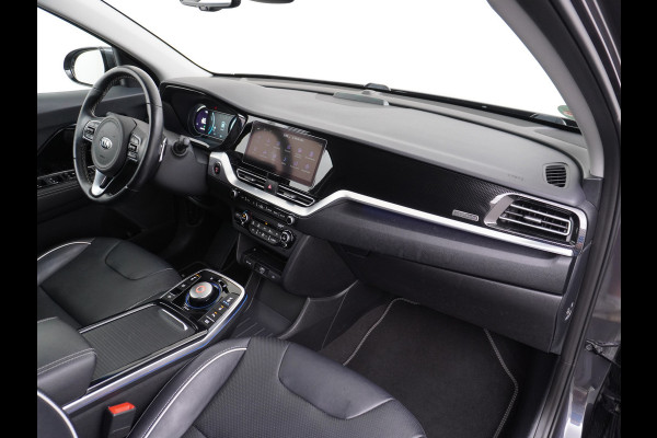 Kia e-Niro 64kWh 204PK Leder ExecutiveLine Adap.Cruise JBL®-Sound Navi Ecc Apple Carplay/Android Auto DAB Stoelverwarming+Ventilatie+Memory Warmtepomp Stuurverwarming Bluetooth Led Lmv Rijstrooksensor Origineel Nederlandse Auto Dealeronderhouden 48.000 nieuw! 1e Eigenaar