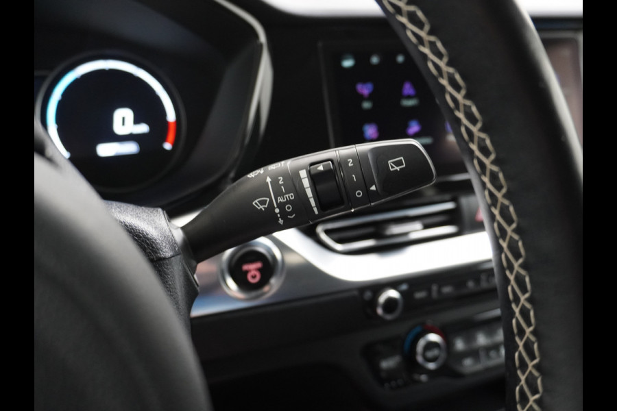 Kia e-Niro 64kWh 204PK Leder ExecutiveLine Adap.Cruise JBL®-Sound Navi Ecc Apple Carplay/Android Auto DAB Stoelverwarming+Ventilatie+Memory Warmtepomp Stuurverwarming Bluetooth Led Lmv Rijstrooksensor Origineel Nederlandse Auto Dealeronderhouden 48.000 nieuw! 1e Eigenaar
