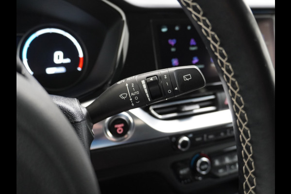 Kia e-Niro 64kWh 204PK Leder ExecutiveLine Adap.Cruise JBL®-Sound Navi Ecc Apple Carplay/Android Auto DAB Stoelverwarming+Ventilatie+Memory Warmtepomp Stuurverwarming Bluetooth Led Lmv Rijstrooksensor Origineel Nederlandse Auto Dealeronderhouden 48.000 nieuw! 1e Eigenaar