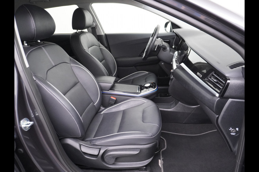 Kia e-Niro 64kWh 204PK Leder ExecutiveLine Adap.Cruise JBL®-Sound Navi Ecc Apple Carplay/Android Auto DAB Stoelverwarming+Ventilatie+Memory Warmtepomp Stuurverwarming Bluetooth Led Lmv Rijstrooksensor Origineel Nederlandse Auto Dealeronderhouden 48.000 nieuw! 1e Eigenaar
