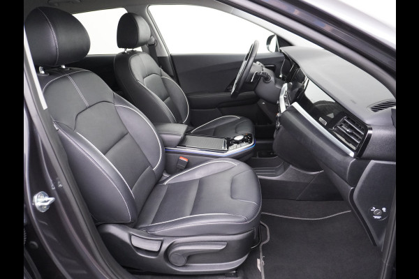 Kia e-Niro 64kWh 204PK Leder ExecutiveLine Adap.Cruise JBL®-Sound Navi Ecc Apple Carplay/Android Auto DAB Stoelverwarming+Ventilatie+Memory Warmtepomp Stuurverwarming Bluetooth Led Lmv Rijstrooksensor Origineel Nederlandse Auto Dealeronderhouden 48.000 nieuw! 1e Eigenaar