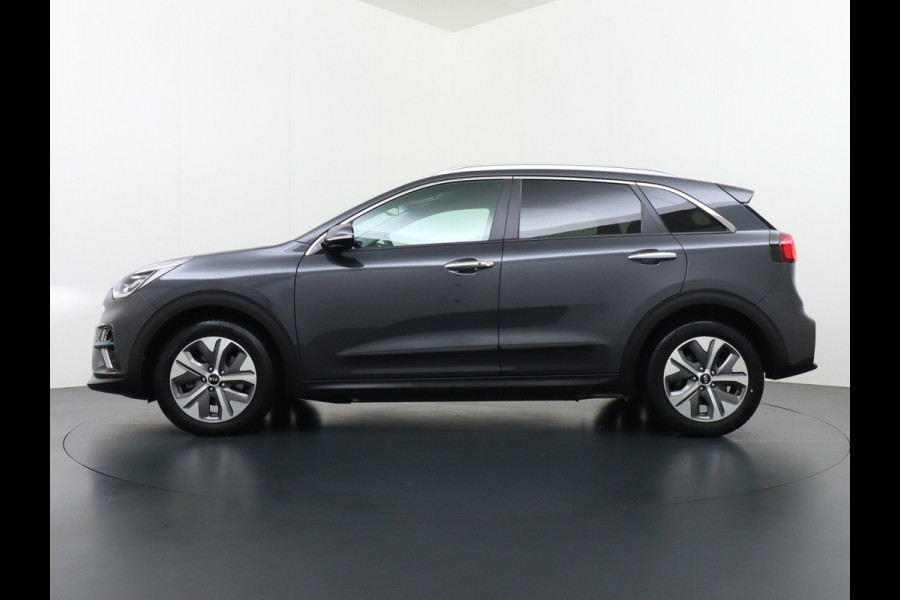 Kia e-Niro 64kWh 204PK Leder ExecutiveLine Adap.Cruise JBL®-Sound Navi Ecc Apple Carplay/Android Auto DAB Stoelverwarming+Ventilatie+Memory Warmtepomp Stuurverwarming Bluetooth Led Lmv Rijstrooksensor Origineel Nederlandse Auto Dealeronderhouden 48.000 nieuw! 1e Eigenaar