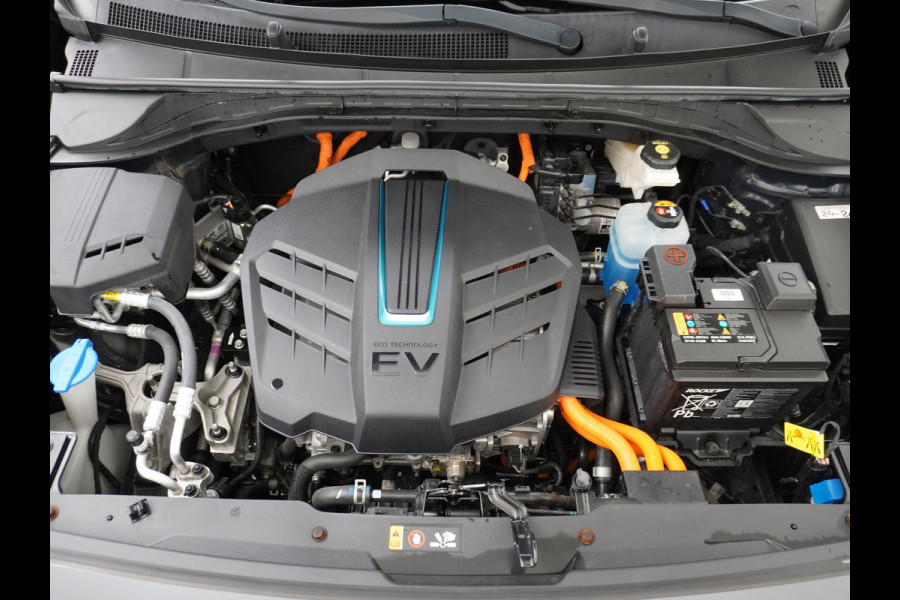 Kia e-Niro 64kWh 204PK Leder ExecutiveLine Adap.Cruise JBL®-Sound Navi Ecc Apple Carplay/Android Auto DAB Stoelverwarming+Ventilatie+Memory Warmtepomp Stuurverwarming Bluetooth Led Lmv Rijstrooksensor Origineel Nederlandse Auto Dealeronderhouden 48.000 nieuw! 1e Eigenaar