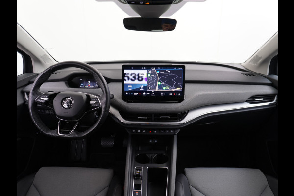 Škoda ENYAQ iV 60 180pk Trekhaak Apple Carplay Android Adap.Cruise Camera Navi Led-Matrix Lmv 19" PDC- 3-zone-Ecc Stoel+Bank-Verwarmd Keyless Stuurverwarming Voorruitverwarming Privacy Glas Rijstrooksensor met correctie 1e Eigenaar Nieuwprijs €48.865,- Trekgewicht 1.000kg Accu-Garantie tot 29-10-2029 /160dkm