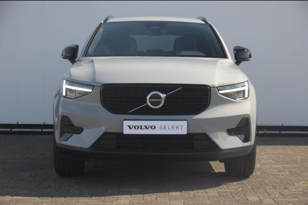 Volvo XC40 B4 211PK Automaat Plus Dark / Adaptive cruise control / Elektrische stoelen / Harman Kardon audio / Pilot assist / BLIS / Stoel en stuur verwarming / Elektrische achterklep / Parkeersensoren met camera / Google infotainment