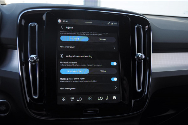 Volvo XC40 B4 211PK Automaat Plus Dark / Adaptive cruise control / Elektrische stoelen / Harman Kardon audio / Pilot assist / BLIS / Stoel en stuur verwarming / Elektrische achterklep / Parkeersensoren met camera / Google infotainment