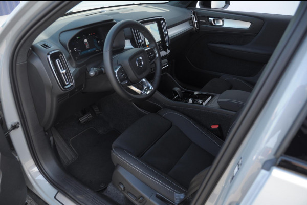 Volvo XC40 B4 211PK Automaat Plus Dark / Adaptive cruise control / Elektrische stoelen / Harman Kardon audio / Pilot assist / BLIS / Stoel en stuur verwarming / Elektrische achterklep / Parkeersensoren met camera / Google infotainment