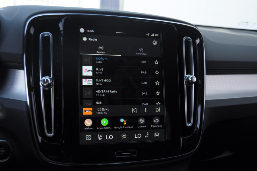 Volvo XC40 B4 211PK Automaat Plus Dark / Adaptive cruise control / Elektrische stoelen / Harman Kardon audio / Pilot assist / BLIS / Stoel en stuur verwarming / Elektrische achterklep / Parkeersensoren met camera / Google infotainment