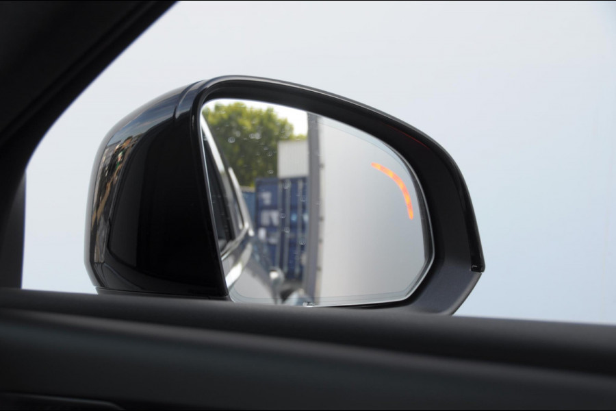 Volvo XC40 B4 211PK Automaat Plus Dark / Adaptive cruise control / Elektrische stoelen / Harman Kardon audio / Pilot assist / BLIS / Stoel en stuur verwarming / Elektrische achterklep / Parkeersensoren met camera / Google infotainment
