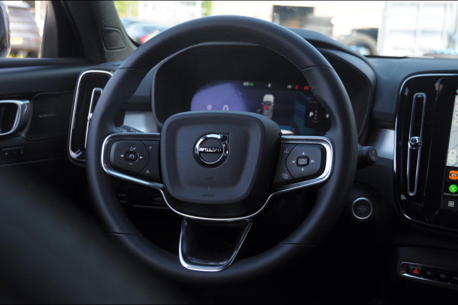 Volvo XC40 B4 211PK Automaat Plus Dark / Adaptive cruise control / Elektrische stoelen / Harman Kardon audio / Pilot assist / BLIS / Stoel en stuur verwarming / Elektrische achterklep / Parkeersensoren met camera / Google infotainment