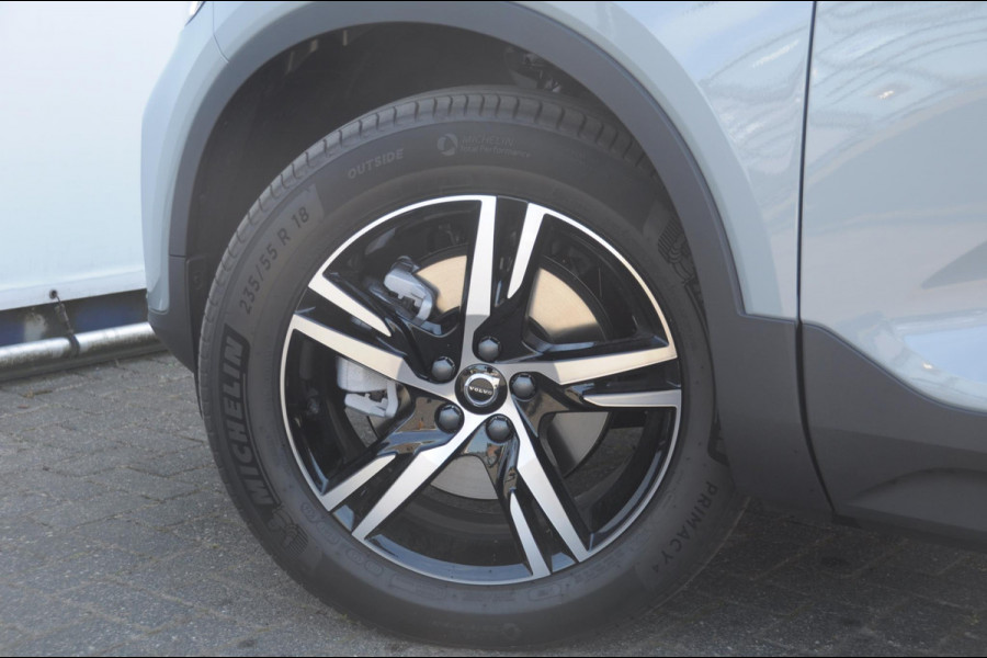 Volvo XC40 B4 211PK Automaat Plus Dark / Adaptive cruise control / Elektrische stoelen / Harman Kardon audio / Pilot assist / BLIS / Stoel en stuur verwarming / Elektrische achterklep / Parkeersensoren met camera / Google infotainment