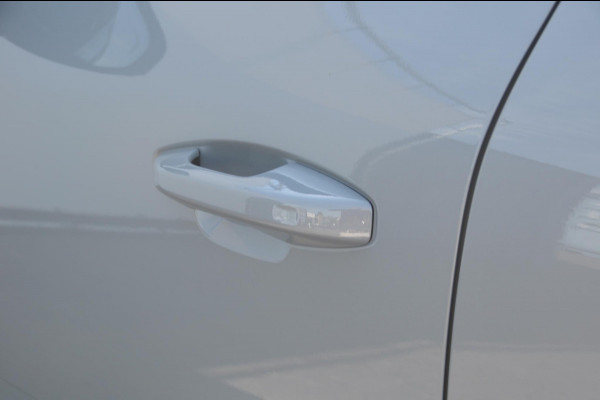 Volvo XC40 B4 211PK Automaat Plus Dark / Adaptive cruise control / Elektrische stoelen / Harman Kardon audio / Pilot assist / BLIS / Stoel en stuur verwarming / Elektrische achterklep / Parkeersensoren met camera / Google infotainment