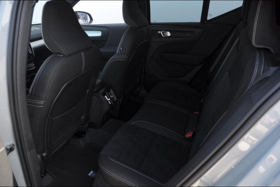 Volvo XC40 B4 211PK Automaat Plus Dark / Adaptive cruise control / Elektrische stoelen / Harman Kardon audio / Pilot assist / BLIS / Stoel en stuur verwarming / Elektrische achterklep / Parkeersensoren met camera / Google infotainment