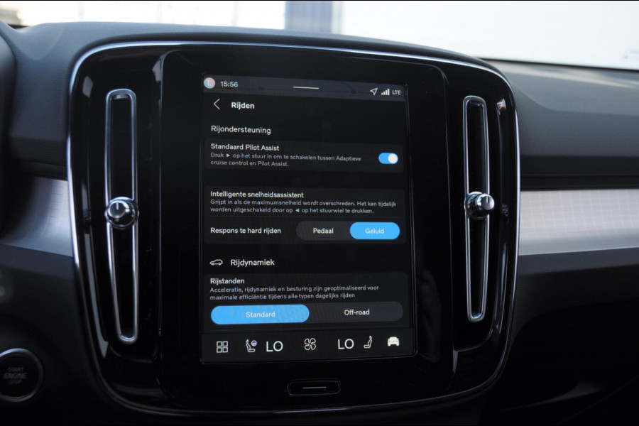 Volvo XC40 B4 211PK Automaat Plus Dark / Adaptive cruise control / Elektrische stoelen / Harman Kardon audio / Pilot assist / BLIS / Stoel en stuur verwarming / Elektrische achterklep / Parkeersensoren met camera / Google infotainment