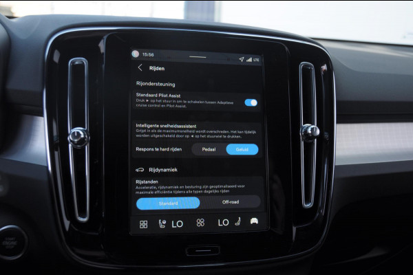 Volvo XC40 B4 211PK Automaat Plus Dark / Adaptive cruise control / Elektrische stoelen / Harman Kardon audio / Pilot assist / BLIS / Stoel en stuur verwarming / Elektrische achterklep / Parkeersensoren met camera / Google infotainment