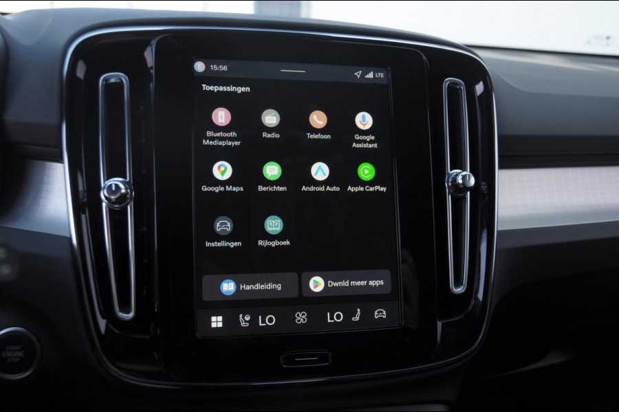 Volvo XC40 B4 211PK Automaat Plus Dark / Adaptive cruise control / Elektrische stoelen / Harman Kardon audio / Pilot assist / BLIS / Stoel en stuur verwarming / Elektrische achterklep / Parkeersensoren met camera / Google infotainment