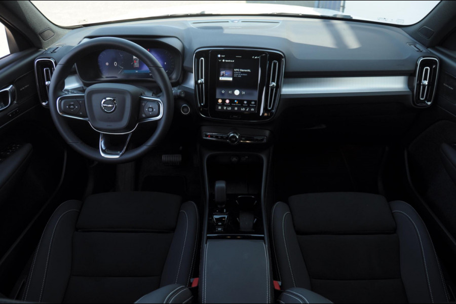 Volvo XC40 B4 211PK Automaat Plus Dark / Adaptive cruise control / Elektrische stoelen / Harman Kardon audio / Pilot assist / BLIS / Stoel en stuur verwarming / Elektrische achterklep / Parkeersensoren met camera / Google infotainment