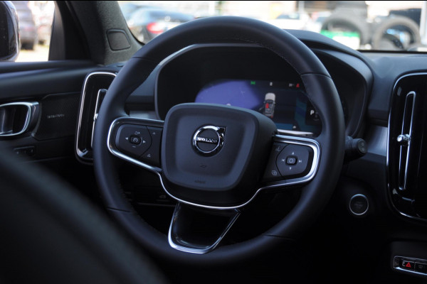 Volvo XC40 B4 211PK Automaat Plus Dark / Adaptive cruise control / Elektrische stoelen / Harman Kardon audio / Pilot assist / BLIS / Stoel en stuur verwarming / Elektrische achterklep / Parkeersensoren met camera / Google infotainment