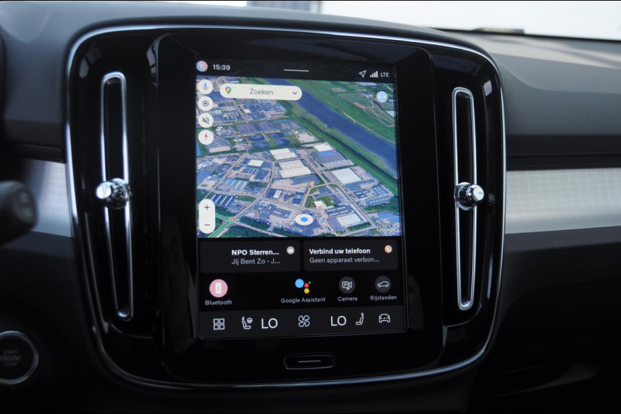 Volvo XC40 B4 211PK Automaat Plus Dark / Adaptive cruise control / Elektrische stoelen / Harman Kardon audio / Pilot assist / BLIS / Stoel en stuur verwarming / Elektrische achterklep / Parkeersensoren met camera / Google infotainment