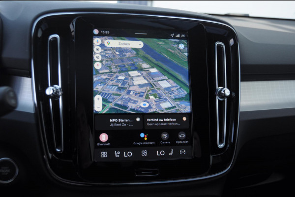 Volvo XC40 B4 211PK Automaat Plus Dark / Adaptive cruise control / Elektrische stoelen / Harman Kardon audio / Pilot assist / BLIS / Stoel en stuur verwarming / Elektrische achterklep / Parkeersensoren met camera / Google infotainment