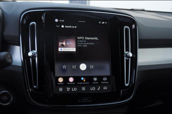 Volvo XC40 B4 211PK Automaat Plus Dark / Adaptive cruise control / Elektrische stoelen / Harman Kardon audio / Pilot assist / BLIS / Stoel en stuur verwarming / Elektrische achterklep / Parkeersensoren met camera / Google infotainment