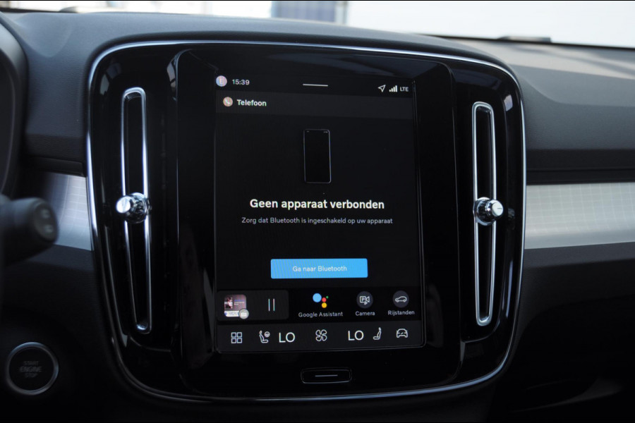 Volvo XC40 B4 211PK Automaat Plus Dark / Adaptive cruise control / Elektrische stoelen / Harman Kardon audio / Pilot assist / BLIS / Stoel en stuur verwarming / Elektrische achterklep / Parkeersensoren met camera / Google infotainment