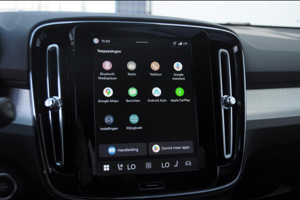 Volvo XC40 B4 211PK Automaat Plus Dark / Adaptive cruise control / Elektrische stoelen / Harman Kardon audio / Pilot assist / BLIS / Stoel en stuur verwarming / Elektrische achterklep / Parkeersensoren met camera / Google infotainment