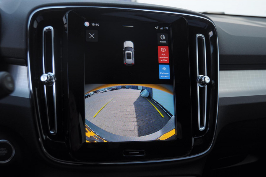 Volvo XC40 B4 211PK Automaat Plus Dark / Adaptive cruise control / Elektrische stoelen / Harman Kardon audio / Pilot assist / BLIS / Stoel en stuur verwarming / Elektrische achterklep / Parkeersensoren met camera / Google infotainment