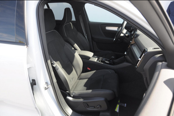 Volvo XC40 B4 211PK Automaat Plus Dark / Adaptive cruise control / Elektrische stoelen / Harman Kardon audio / Pilot assist / BLIS / Stoel en stuur verwarming / Elektrische achterklep / Parkeersensoren met camera / Google infotainment
