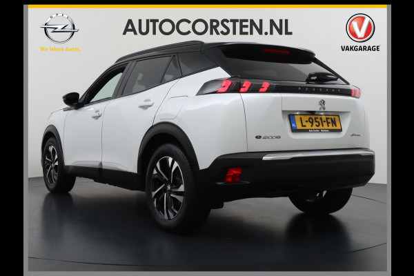 Peugeot e-2008 EV50kWh Panorama-Schuif/kanteldak Allure 3D-Virtual Cockpit Apple Carplay/Android Auto Navi Ecc Cruise Control Pdc 1/2 Leer Draadloos GSM laden Led Regen-Lichtsensor DAB Verkeersbord detectie Zeer compleet! 45.000 nieuw!