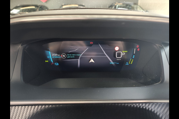 Peugeot e-2008 EV50kWh Panorama-Schuif/kanteldak Allure 3D-Virtual Cockpit Apple Carplay/Android Auto Navi Ecc Cruise Control Pdc 1/2 Leer Draadloos GSM laden Led Regen-Lichtsensor DAB Verkeersbord detectie Zeer compleet! 45.000 nieuw!