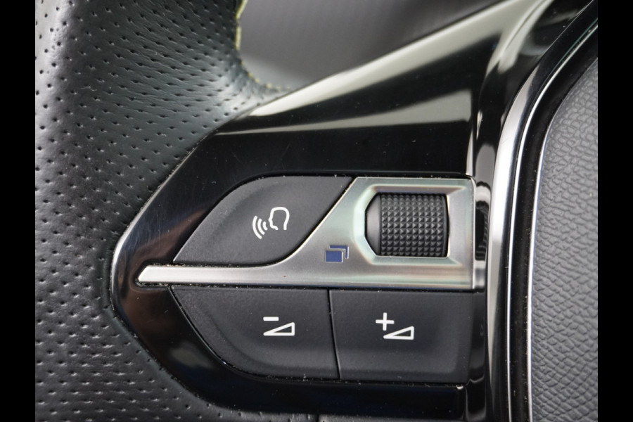 Peugeot e-2008 EV50kWh Panorama-Schuif/kanteldak Allure 3D-Virtual Cockpit Apple Carplay/Android Auto Navi Ecc Cruise Control Pdc 1/2 Leer Draadloos GSM laden Led Regen-Lichtsensor DAB Verkeersbord detectie Zeer compleet! 45.000 nieuw!