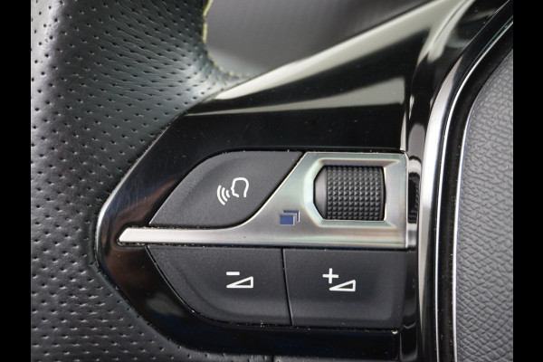 Peugeot e-2008 EV50kWh Panorama-Schuif/kanteldak Allure 3D-Virtual Cockpit Apple Carplay/Android Auto Navi Ecc Cruise Control Pdc 1/2 Leer Draadloos GSM laden Led Regen-Lichtsensor DAB Verkeersbord detectie Zeer compleet! 45.000 nieuw!