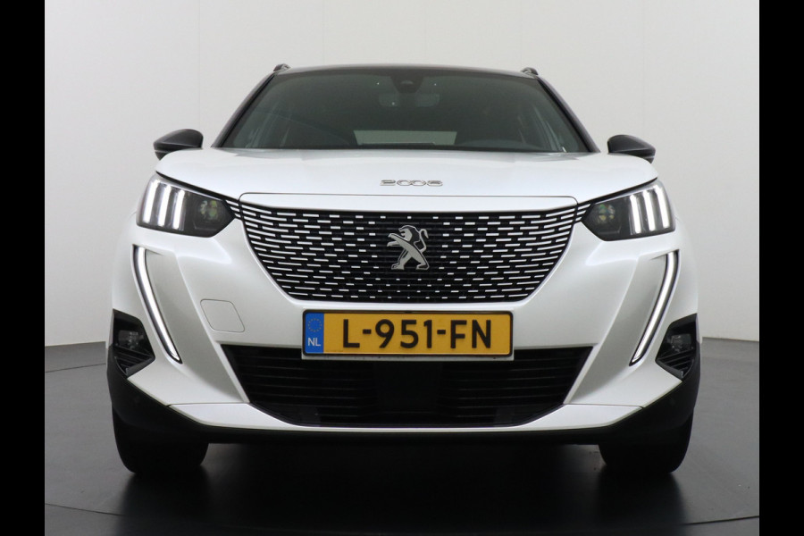 Peugeot e-2008 EV50kWh Panorama-Schuif/kanteldak Allure 3D-Virtual Cockpit Apple Carplay/Android Auto Navi Ecc Cruise Control Pdc 1/2 Leer Draadloos GSM laden Led Regen-Lichtsensor DAB Verkeersbord detectie Zeer compleet! 45.000 nieuw!