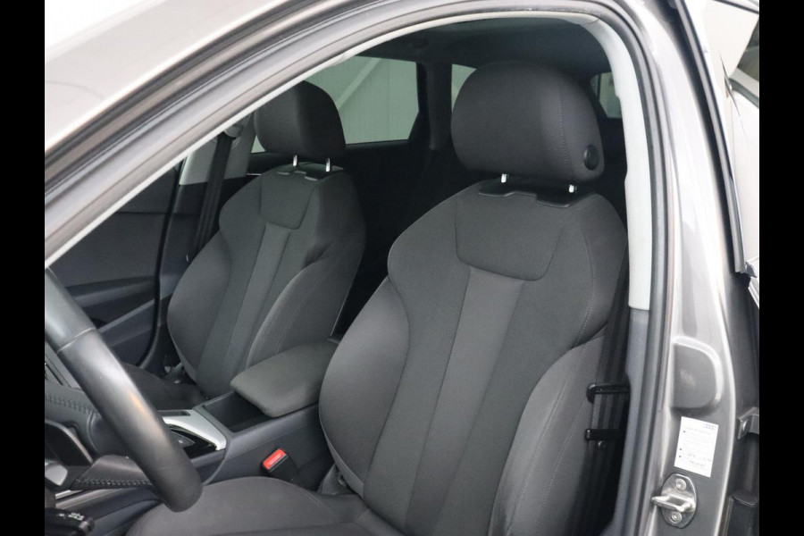 Audi A4 35 TFSI Launch Edition Business | Panoramadak | Trekhaak | Sportstoelen | Virtual Cockpit | Carplay | 19'' | Full LED | Climate control | Parkeerhulp | Cruise control