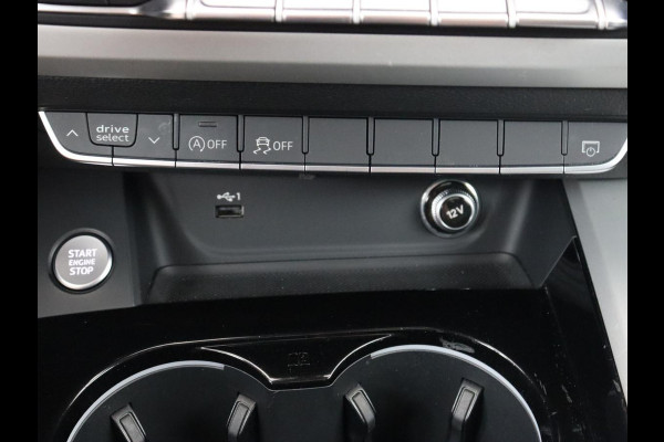 Audi A4 35 TFSI Launch Edition Business | Panoramadak | Trekhaak | Sportstoelen | Virtual Cockpit | Carplay | 19'' | Full LED | Climate control | Parkeerhulp | Cruise control