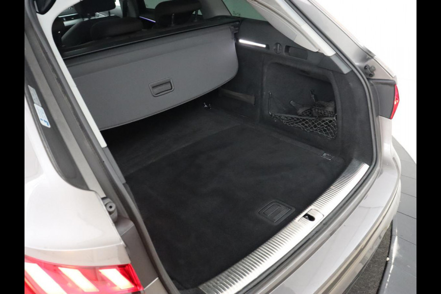 Audi A4 35 TFSI Launch Edition Business | Panoramadak | Trekhaak | Sportstoelen | Virtual Cockpit | Carplay | 19'' | Full LED | Climate control | Parkeerhulp | Cruise control