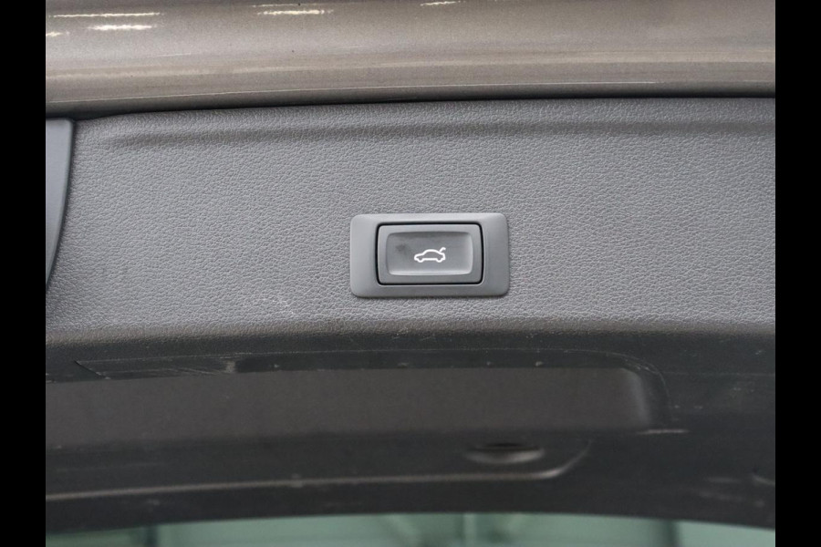 Audi A4 35 TFSI Launch Edition Business | Panoramadak | Trekhaak | Sportstoelen | Virtual Cockpit | Carplay | 19'' | Full LED | Climate control | Parkeerhulp | Cruise control