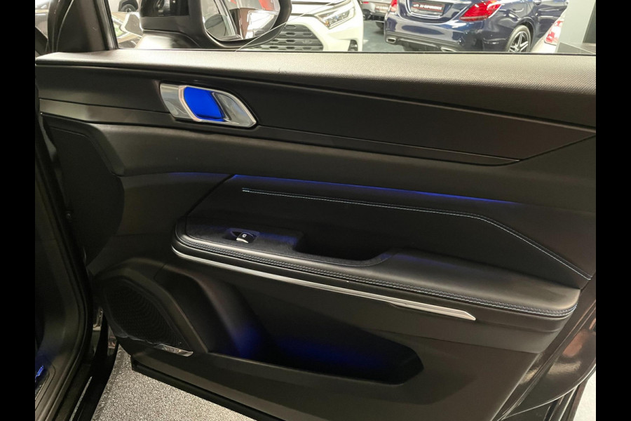 Lynk & Co 01 1.5 Panoramadak / 360 cam / ACC / CarPlay / Black Edition / BTW / 261 PK