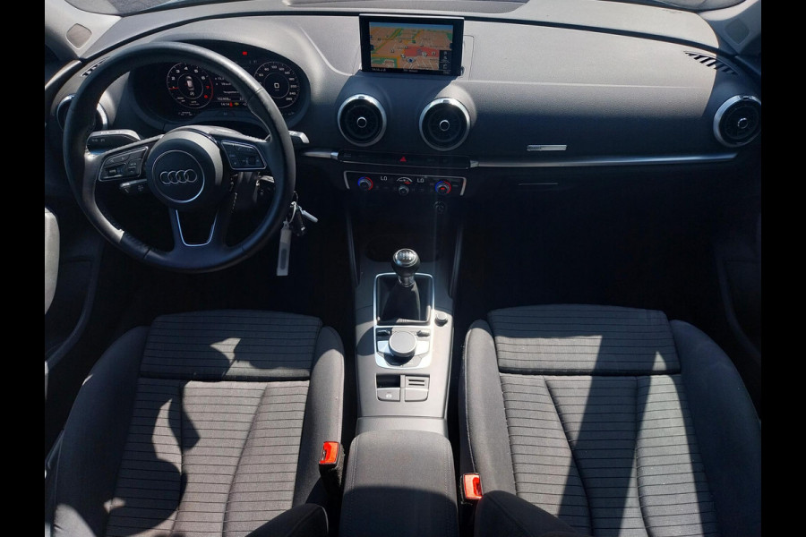 Audi A3 Sportback 30 TFSI Advance | Navigatie | Cruise Control | Privacy Glass |