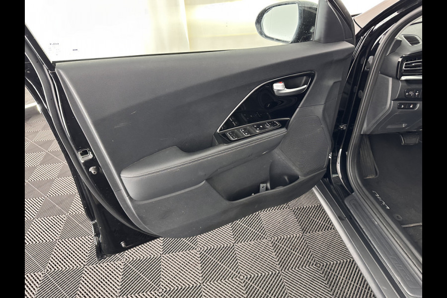 Kia e-Niro DynamicPlusLine 64 kWh (INCL-BTW) Aut.*PANO | LEATHER-FABRIC | FULL-LED | NAVI-FULLMAP | DAB+ | ADAPT.CRUISE | CAMERA | HEATED-COMFORTSEATS | KEYLESS | DIGI-COCKPIT | SHIFT-PADDLES | CARPLAY | LANE-ASSIST | 17"ALU*