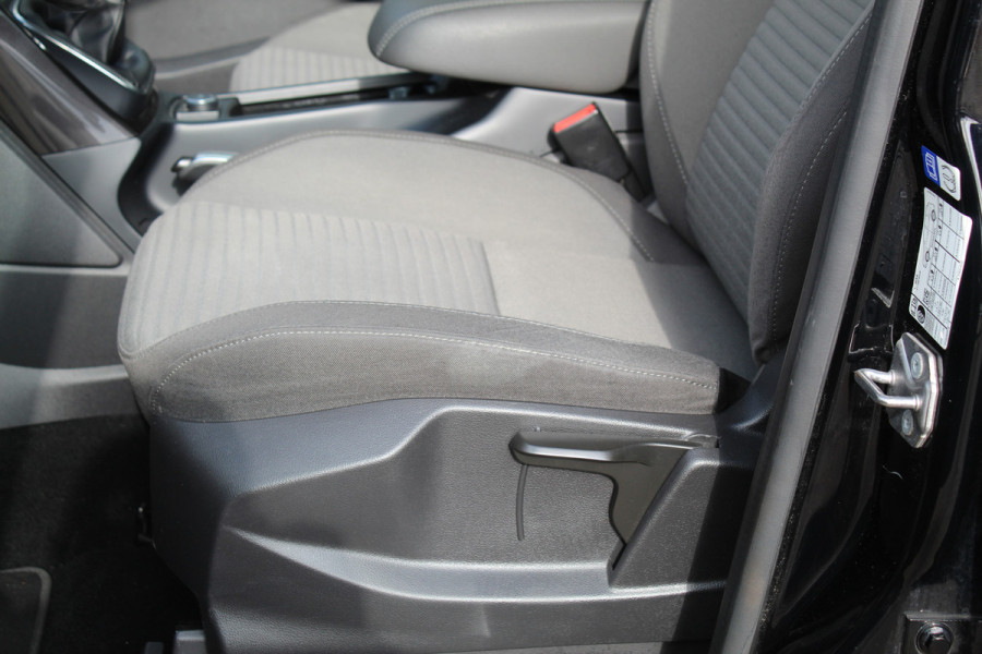 Ford C-MAX 1.0 Titanium , 125pk Climate control , Camera , Trekhaak afneembaar , Cruise Navigatie , Bluetooth , Park. Assist , LED dag rijverlichting
