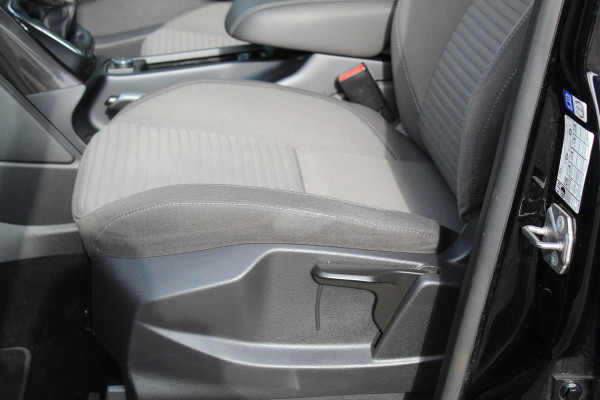 Ford C-MAX 1.0 Titanium , 125pk Climate control , Camera , Trekhaak afneembaar , Cruise Navigatie , Bluetooth , Park. Assist , LED dag rijverlichting