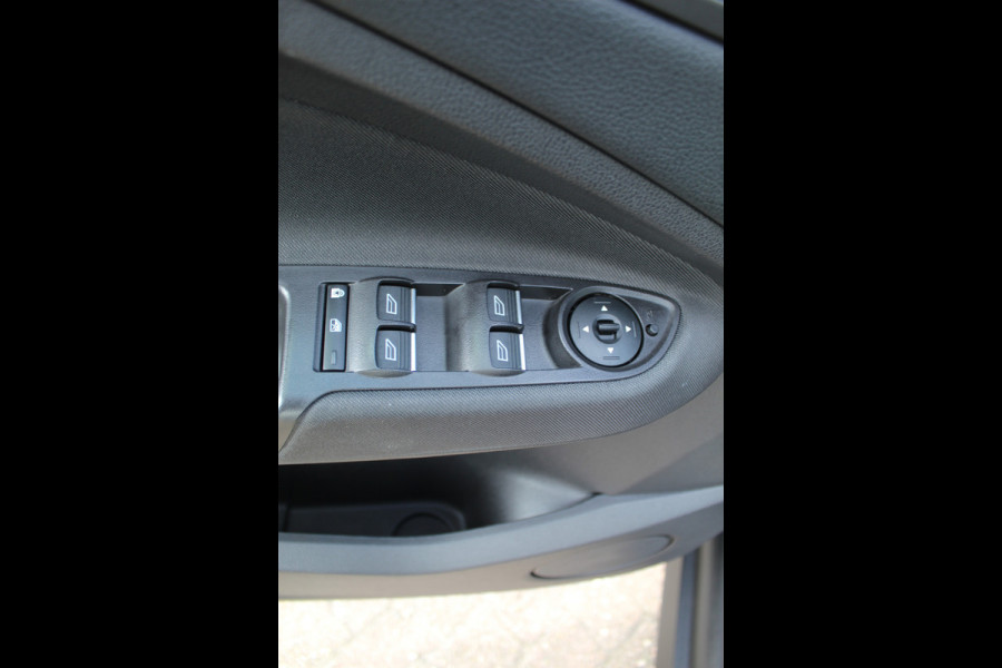 Ford C-MAX 1.0 Titanium , 125pk Climate control , Camera , Trekhaak afneembaar , Cruise Navigatie , Bluetooth , Park. Assist , LED dag rijverlichting